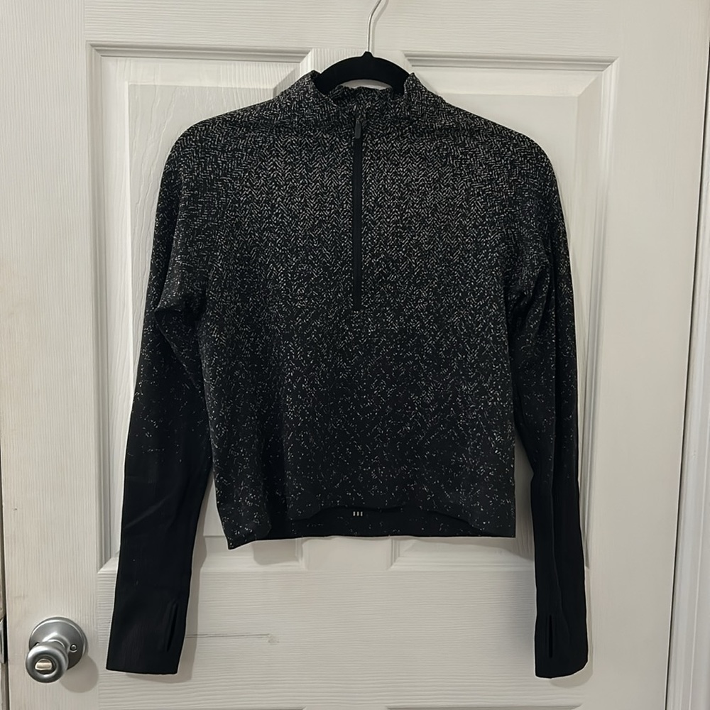 Run Rulu Cropped and Fitted Half Zip Athletic Top by Lululemon. Black and Gray